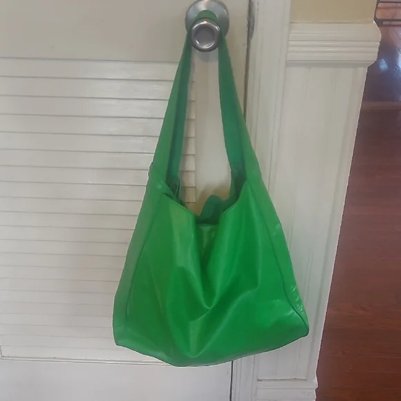 Gorgeous Green Leather Tote Bag In Great Condition.comes With Pouch - Picture 3 of 4